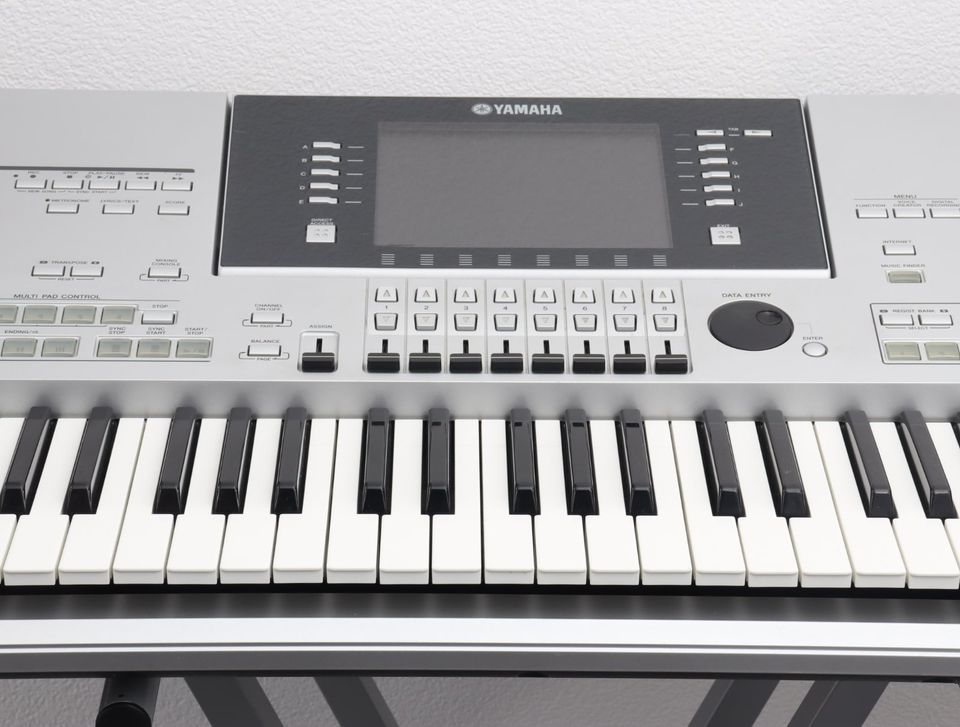 Yamaha Tyros 3 Keyboard inkl. Lautsprecher + 1 J. Gewährleistung in Möhnesee