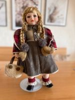 Feine Puppe aus Porzellan 45 cm mit Ständer Bayern - Anzing Vorschau