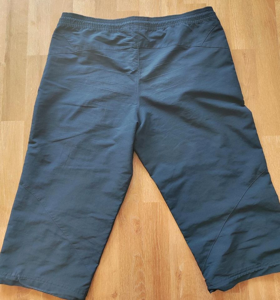 Schöne, leichte Adidas 3/4 Herren Hose Gr S in Leipzig