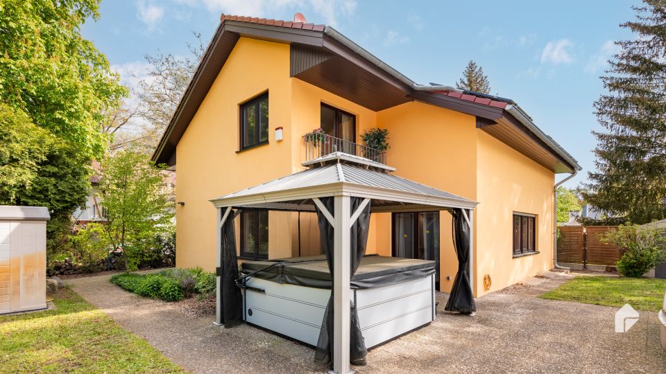 Attraktives Einfamilienhaus mit PV-Anlage, Whirlpool, Sauna uvm. nahe dem Glienicker See in Potsdam