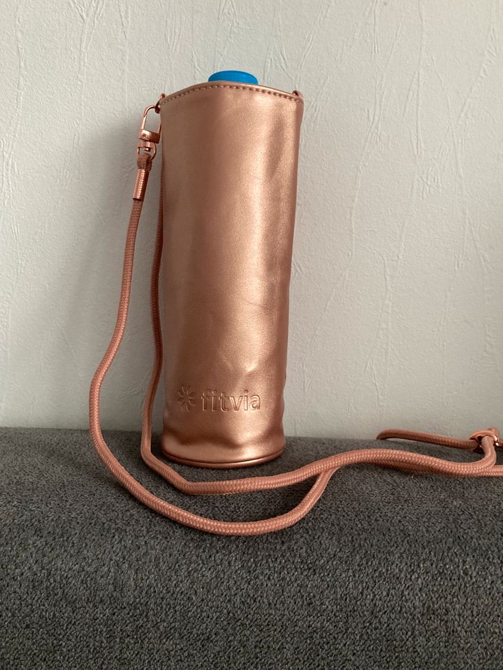 1 x Kühltasche für 0,5l Flasche / Dose zum Umhängen rosé Gold in Erkelenz