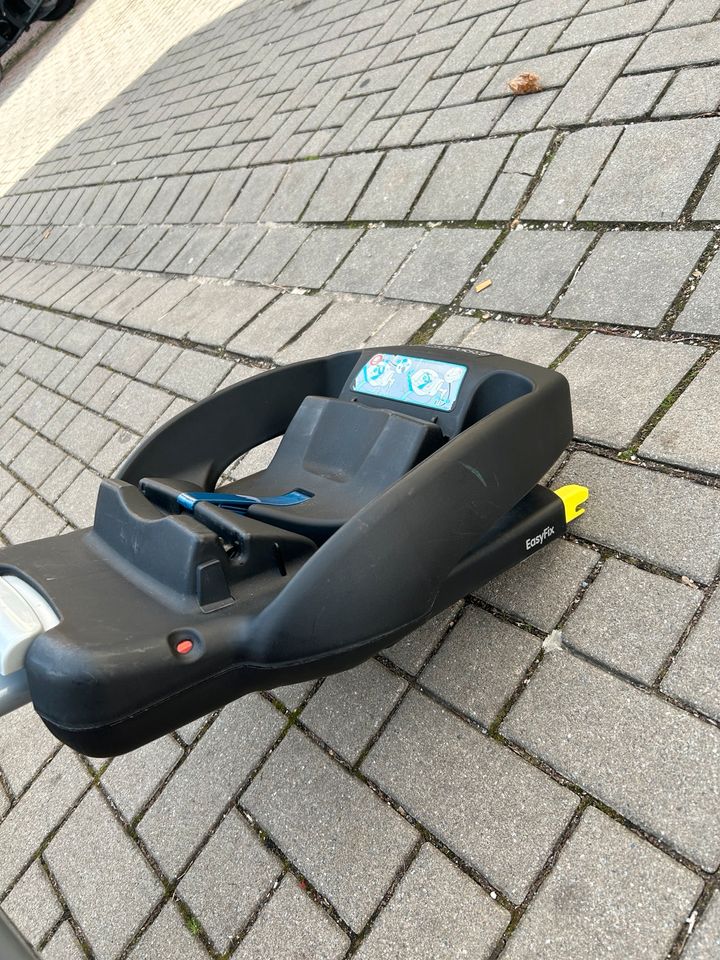 Maxicosi base easyfix isofix und mit Gurt befestigt bar in Röthenbach