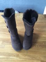 Original UGG Bailey Button Triplet Gr.39 / USA 8/ UK 6,5 braun Hessen - Hünfeld Vorschau