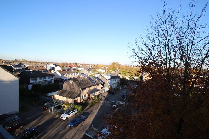 Helle Eigentumswohnung mit 2 Balkonen - kernsaniert in Niederkassel - Lülsdorf in Niederkassel