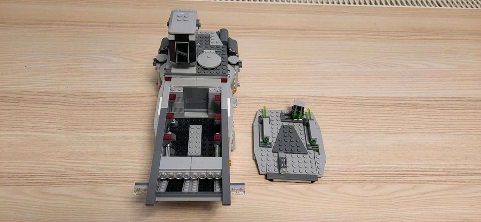 LEGO 75103 First Order Transporter + extra Figuren in Hofgeismar