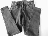 neuwertige H&M schmale Mädchen Jeans Hose schwarz Gr: 146 Nordrhein-Westfalen - Geldern Vorschau