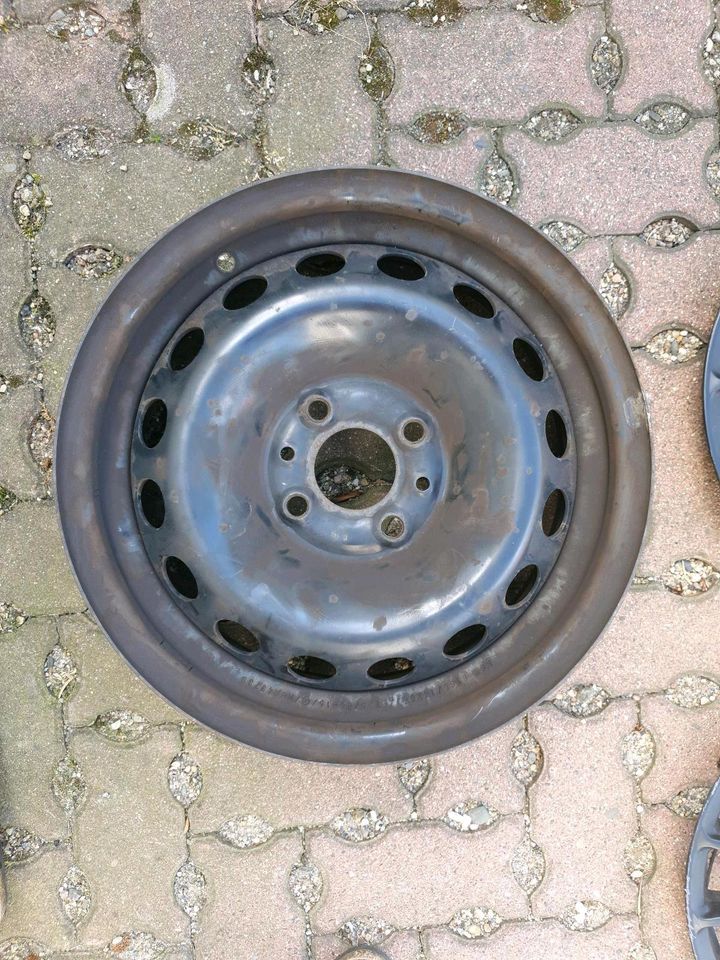 4 Stahlfelgen und Radzierblenden 5 1/2 x 14 z. B.  für Fiat 500 in Sickte