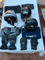 Motorradbekleidungs-Konvolut/ 3 Helme/3 x Handschuhe/ 2 x Nierenschutz Niedersachsen - Bückeburg Vorschau