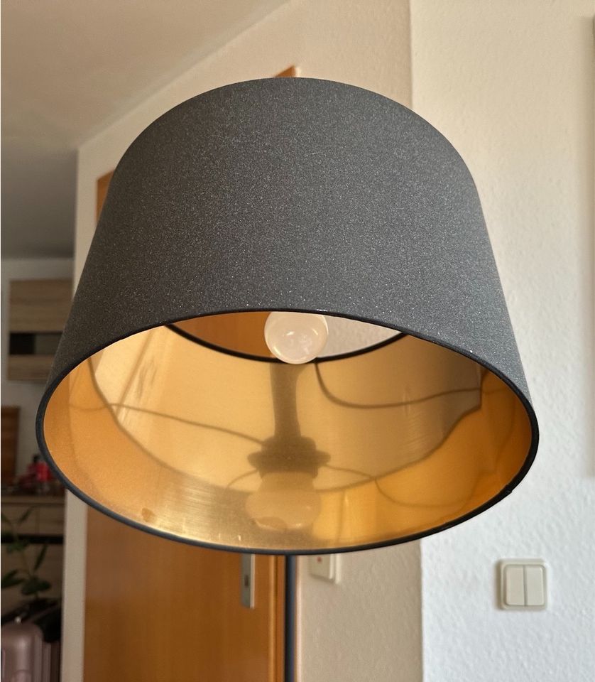 my home Stehlampe Stehleuchte schwarz-goldfarben in Leipzig