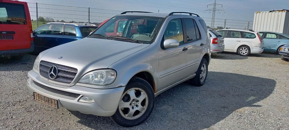 Mercedes-Benz ML 270 CDI Automatik Leder /Navigation.... in Rottenburg a.d.Laaber