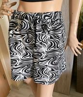 Amisu kurze Hose Sommer Shorts Gr: 42 weiß schwarz gemustert Thüringen - Camburg Vorschau