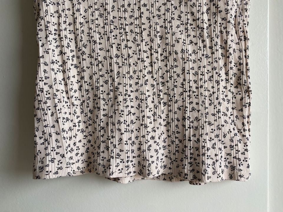 Oberteil Zara Kids 13/14 Jahre 164cm beige schwarz Blumen in Saarbrücken