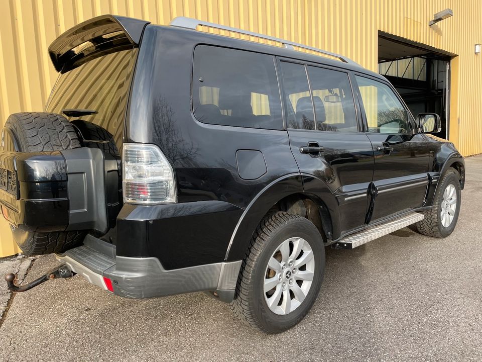 Mitsubishi Pajero Wagon 3,2DI-D 7:Sitzer Automatik in Lindau