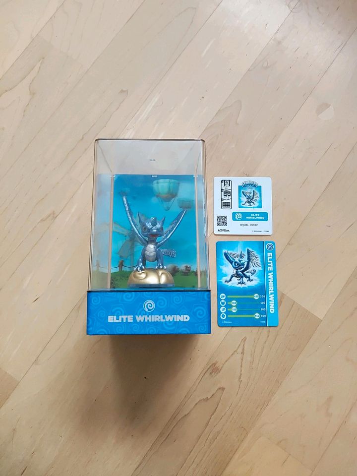 Skylander Elite Whirlwind + Vitrine + Karte + Sticker in Frankfurt am Main