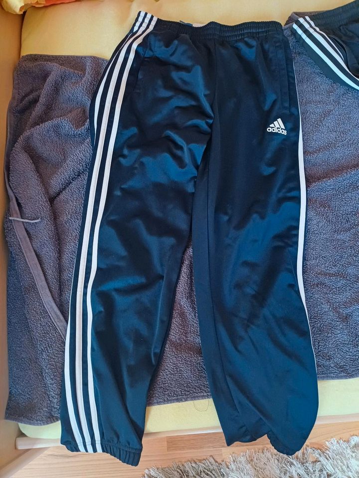 Adidas Jogginghose Gr.152 in Rothenklempenow