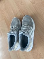 Adidas Herrenschuhe in grau gr 40 München - Thalk.Obersendl.-Forsten-Fürstenr.-Solln Vorschau