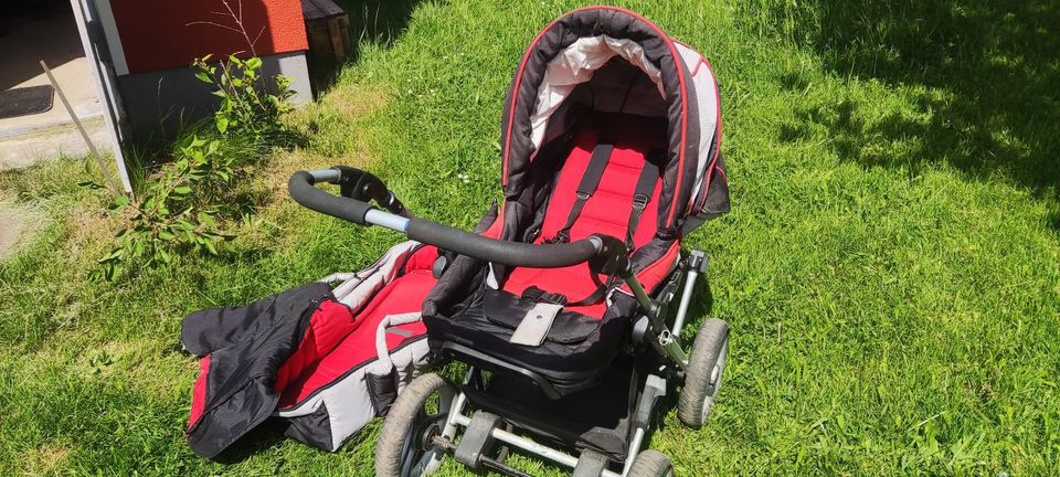 Kinderwagen, klappbar. in Bretnig-Hauswalde