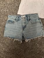 Schöne Shorts kurze Jeanshose von Zara in S 36 Köln - Porz Vorschau