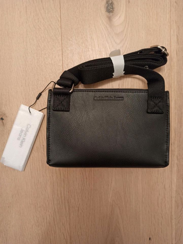 Calvin Klein Jeans  ULTRALIGHT PHONE CROSSBODY in Gelsenkirchen