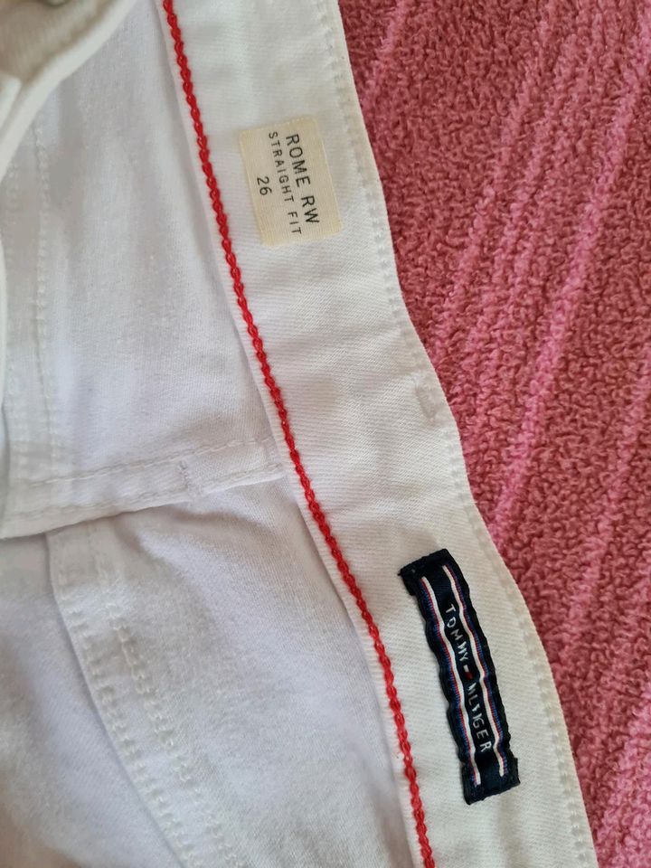 Kurze weiße Hose von Tommy Hilfiger Gr.26 in Norderstedt