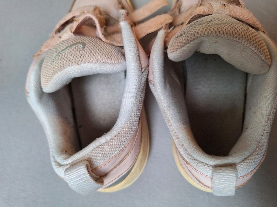 Kinder Mädchen Schuhe NIKE Größe 30 Rosa in Groß-Gerau