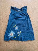 Mini Boden Kleid Sommer blau Blumen Applikation Größe 122/128 Hessen - Solms Vorschau