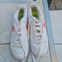 Nike Mädchen Schuhe Gr 37.5 Hessen - Hünfelden Vorschau
