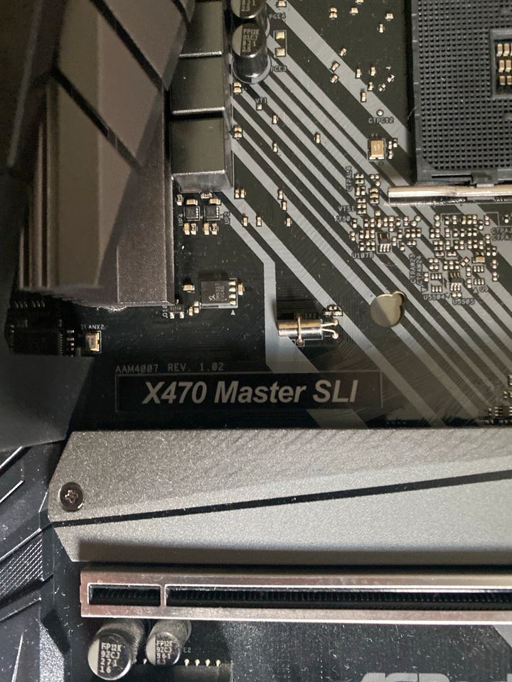 ASRock x470 master sli + AMD Ryzen 7 2700x Eight-Core Prozessor in Friedrichsdorf