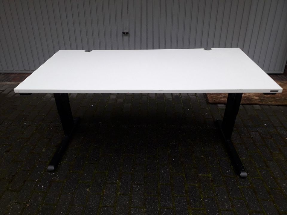 1 Schreibtisch Reiss Design manuell höhenverstellbar in Essen