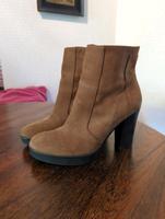 Hallhuber Stiefelette Größe 38 5 rehbraun Leder wie Neu Hessen - Bensheim Vorschau