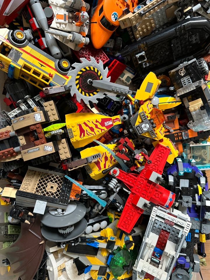 Große Kiste mit Lego Sets in Neustadt an der Weinstraße