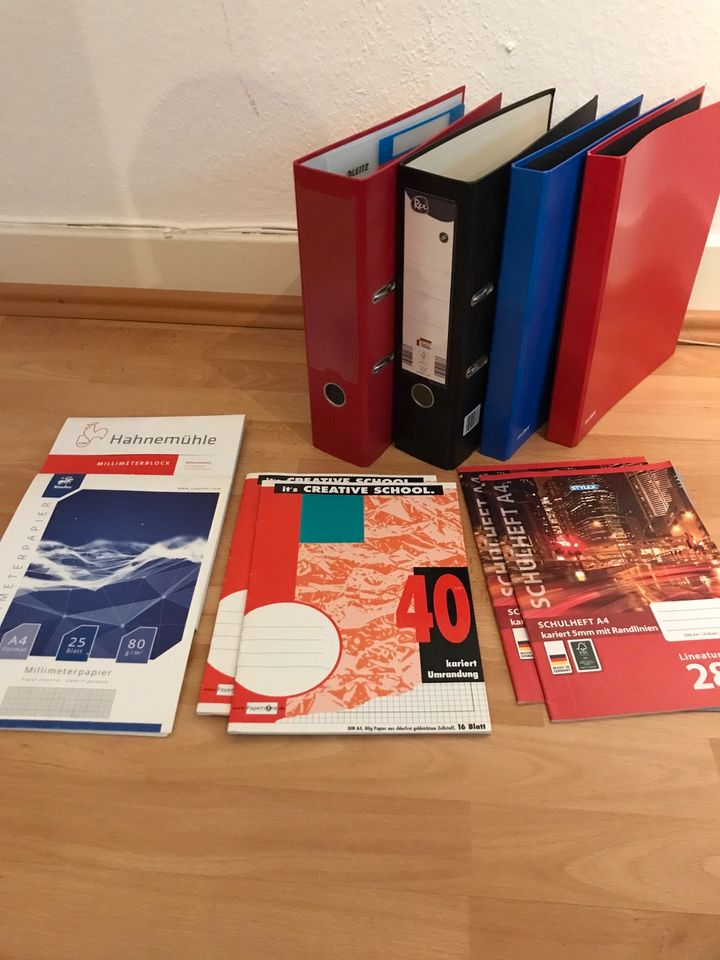Ordner, Hefte, Bastelpapier, Millimeterpapierblöcke, Büromaterial in Kenzingen