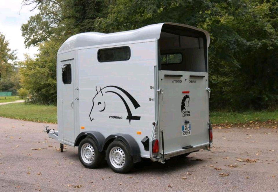 Pferdeanhänger Cheval Liberte Touring Jumping 2600 kg  (( Blau )) in Mosbach