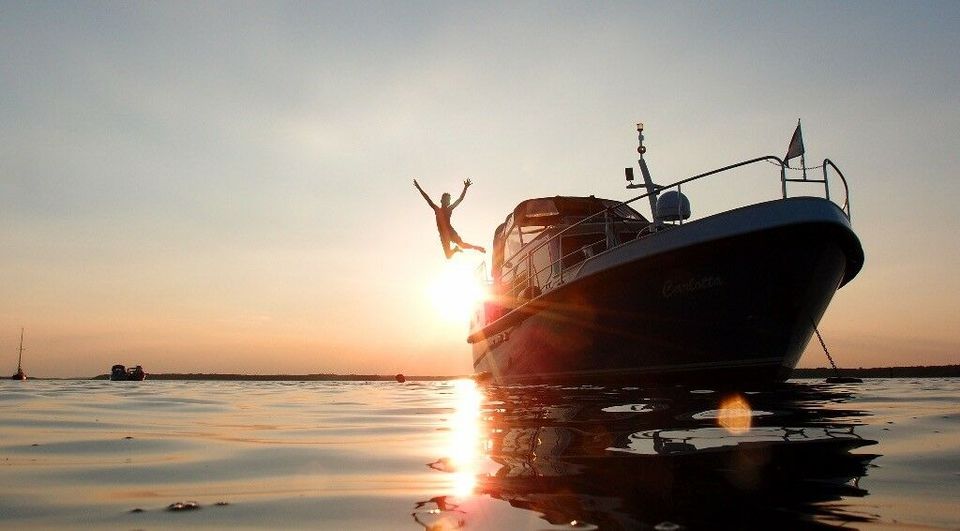 Buchen Sie Ihren unvergesslichen Bootsurlaub 2024 in Mecklenburg! in Warberg