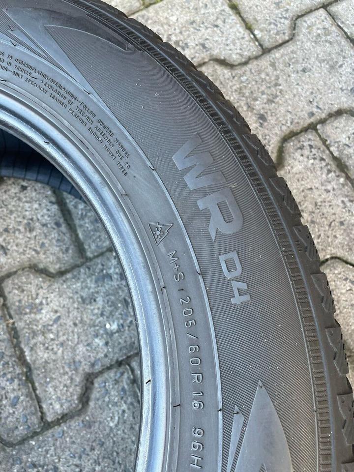 2x Nokian WR D4 205/60 R16 96H M+S XL Winterreifen DOT2017 5mm in Iserlohn