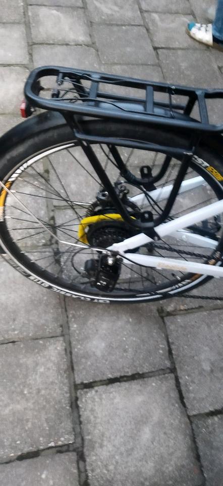 verkaufe ein sehr gut erhaltenes E-Bike 27,5 Zoll Bereifung in Trebsen