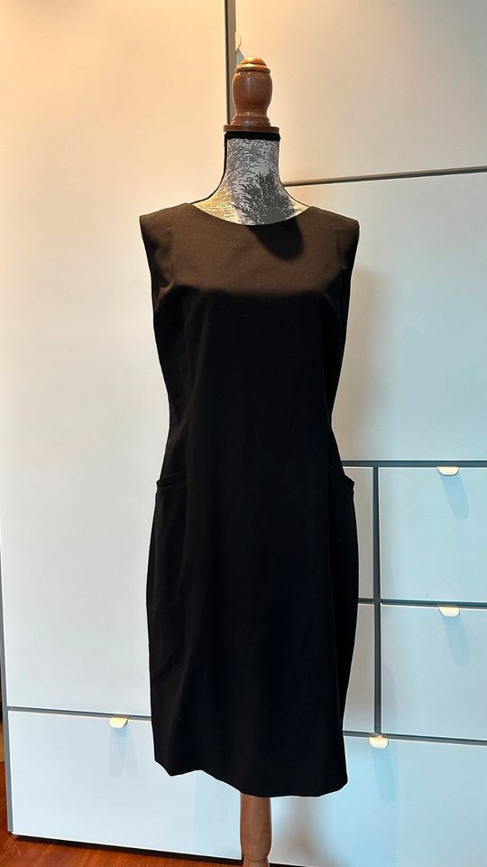 Etui Kleid oder das kleine Schwarze Größe 42 in Bargfeld-Stegen