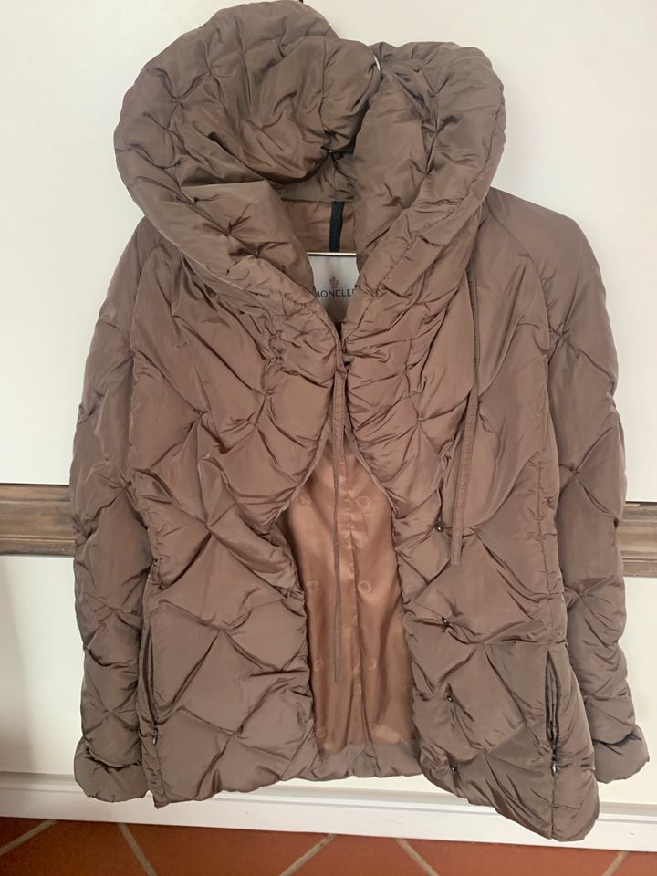 Original Moncler Daunen Jacke in Braun S in Stuttgart