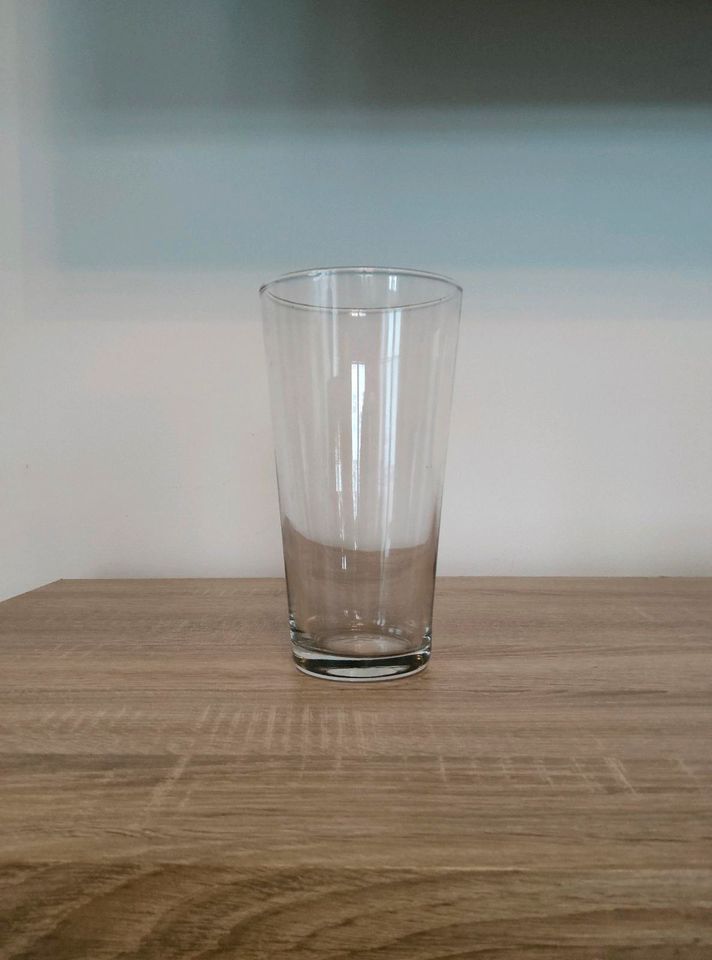 Vase aus Glas Höhe 22 cm in Schiffdorf