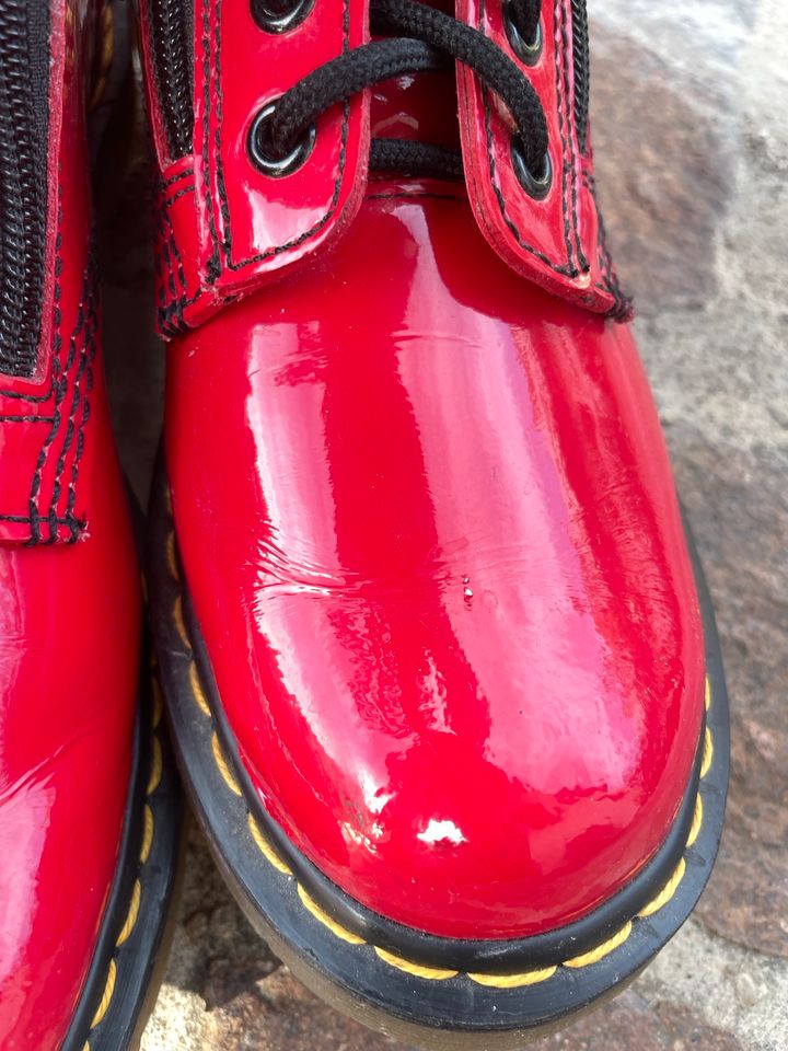 Dr. Martens 39 rot *Lack* in Höchstadt