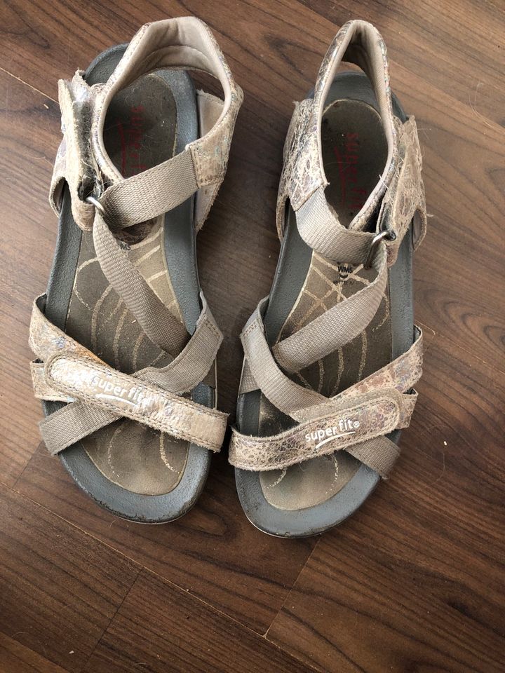 Superfit Sandalen grau Glitzer Gr.37 Mädchen Damen in Strullendorf