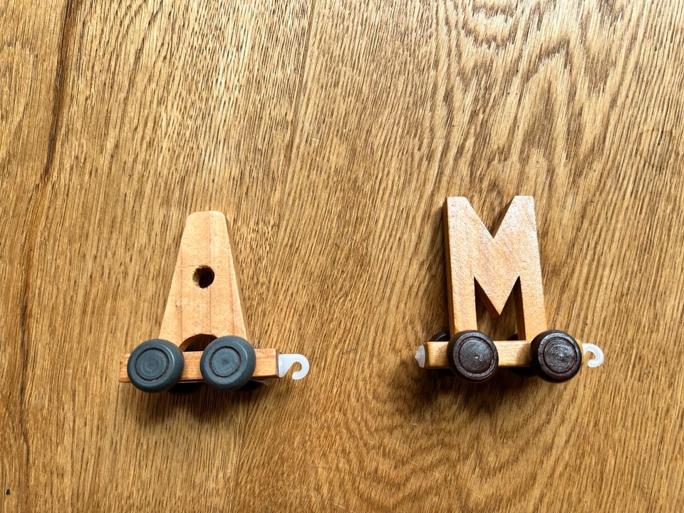 Holz Zug Buchstaben Name „L“, „M“, „A“, „i“ Geburt Baby Kohlmann in Bahlingen