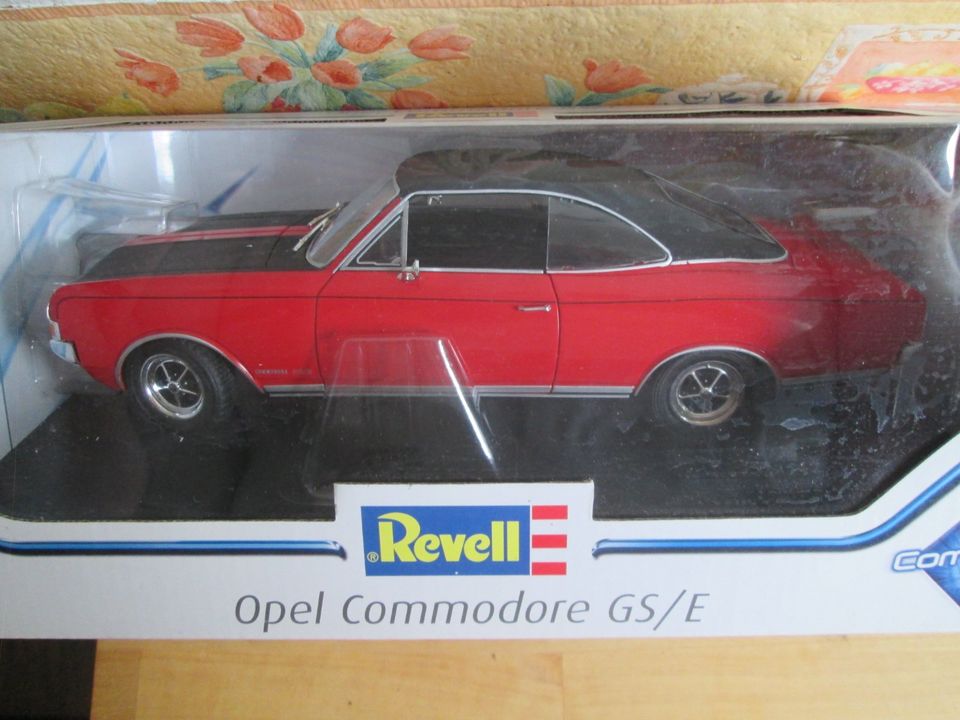Revell 1:18 Opel Commodore Coupe GS/ E rot schwarz 08826 mit OVP in Bad Neuenahr-Ahrweiler