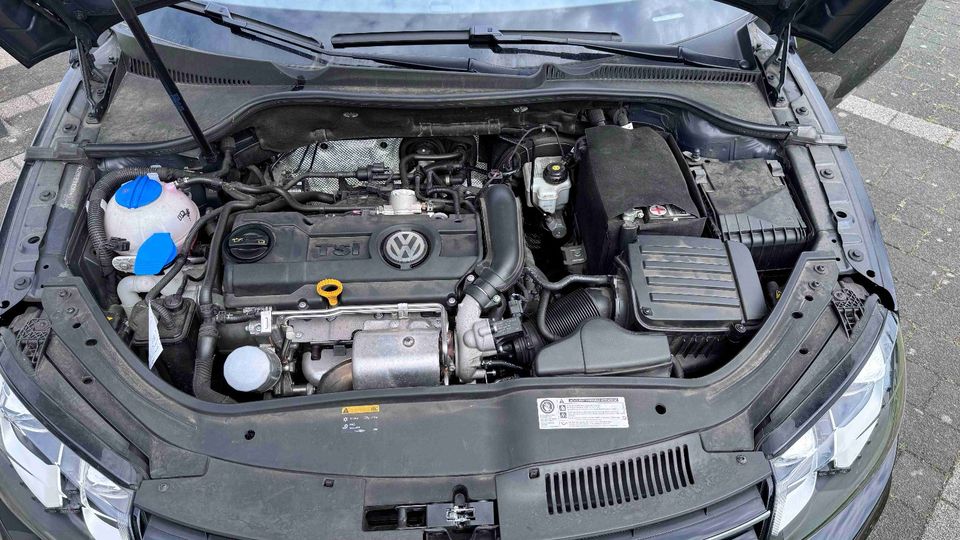 VW EOS Cabrio 1,4 Liter 90 KW 122 PS 41.681 KM Garagenfahrzeug in Leverkusen