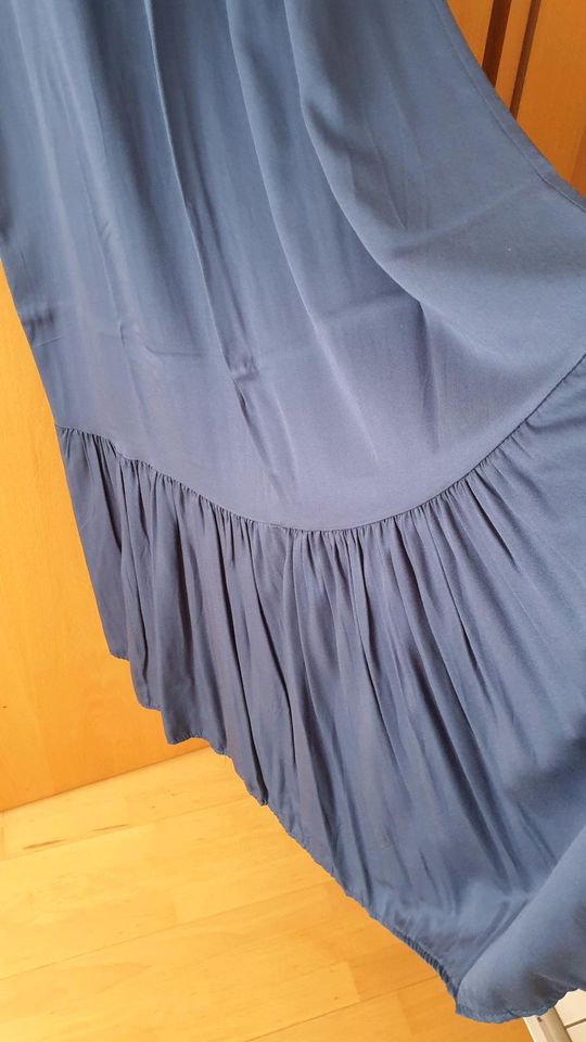 Neues und schönes Maxi Sommerkleid in einem schönen Blau in Ludwigsburg