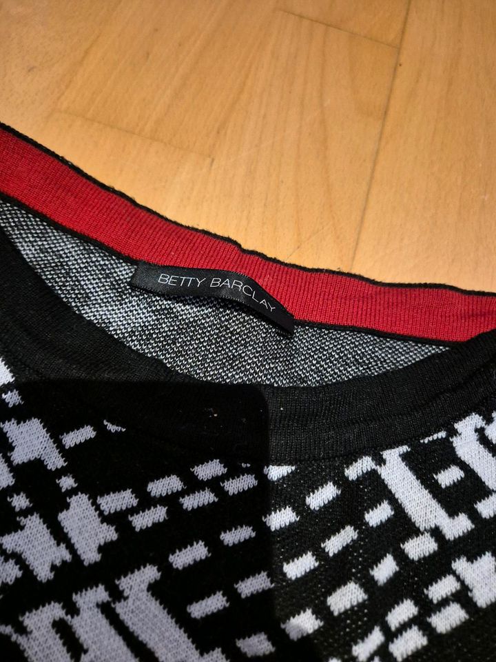 Betty Barclay Damen Pullover Gr. 46 schwarz weiß rot in Reichenau