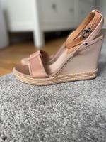 *Neu* Tommy Hilfiger Keilsandalette Beige Neu 39 Berlin - Treptow Vorschau