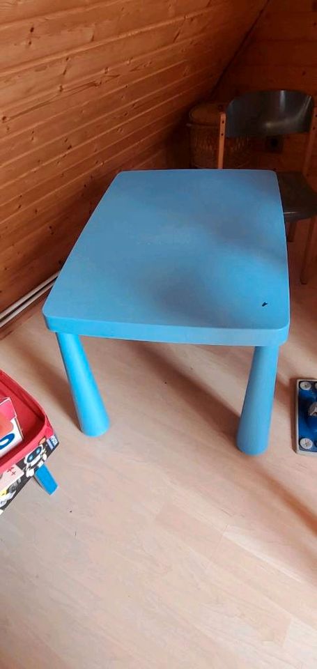 Kindertisch mit einem Stühlchen in Lengerich