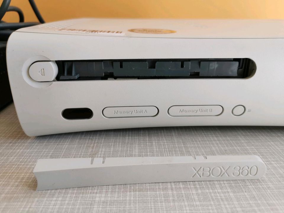 Xbox 360, Netzkabel, Micros.-Spielekonsole, defekt, für Bastler! in Köln