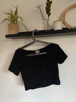Croptshirt Tshirt schwarz H&M M 38 Nordrhein-Westfalen - Gladbeck Vorschau